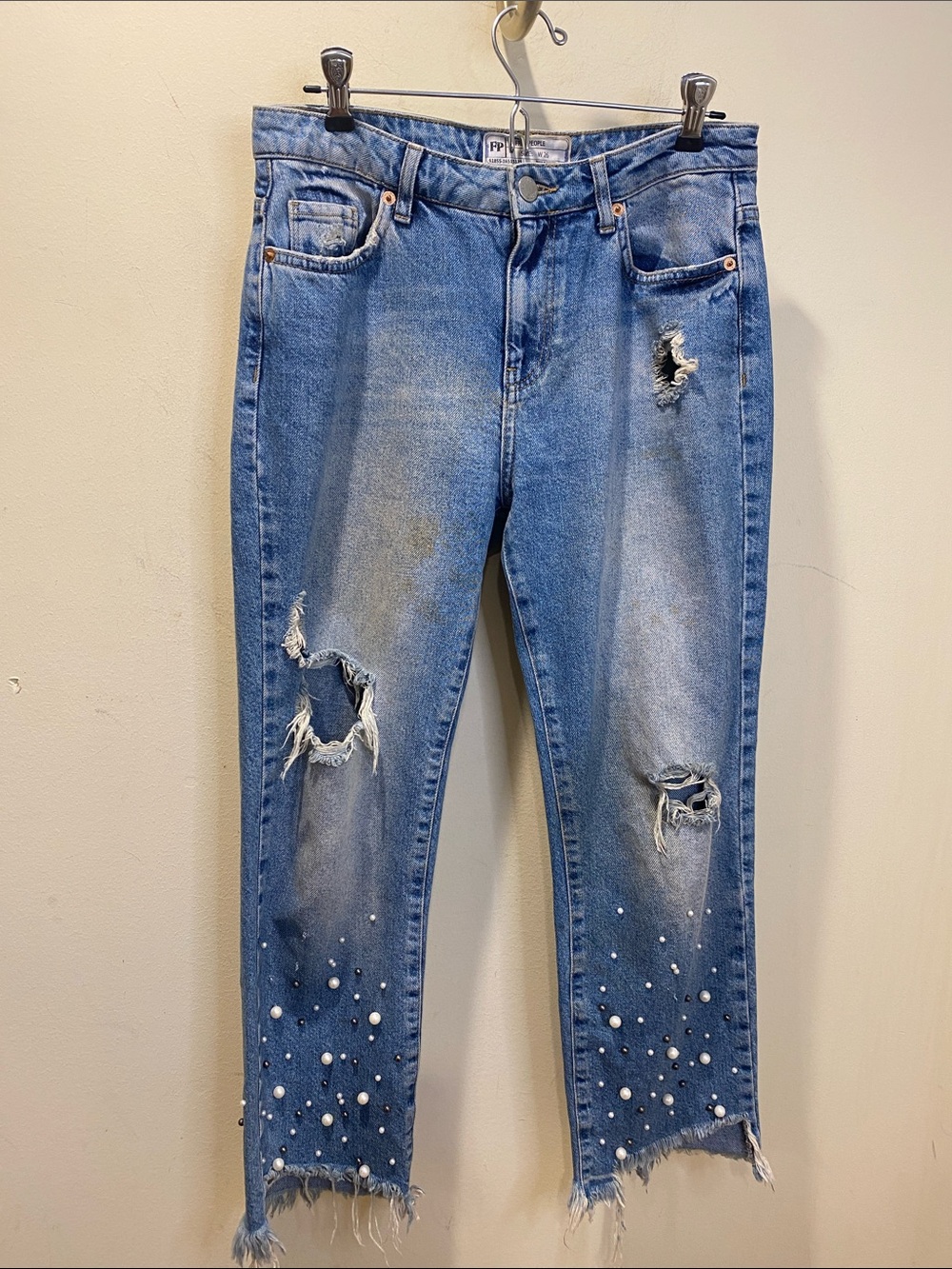 FREE PEOPLE Distressed Pearl-Embellished Blue Denim Jeans SZ 26